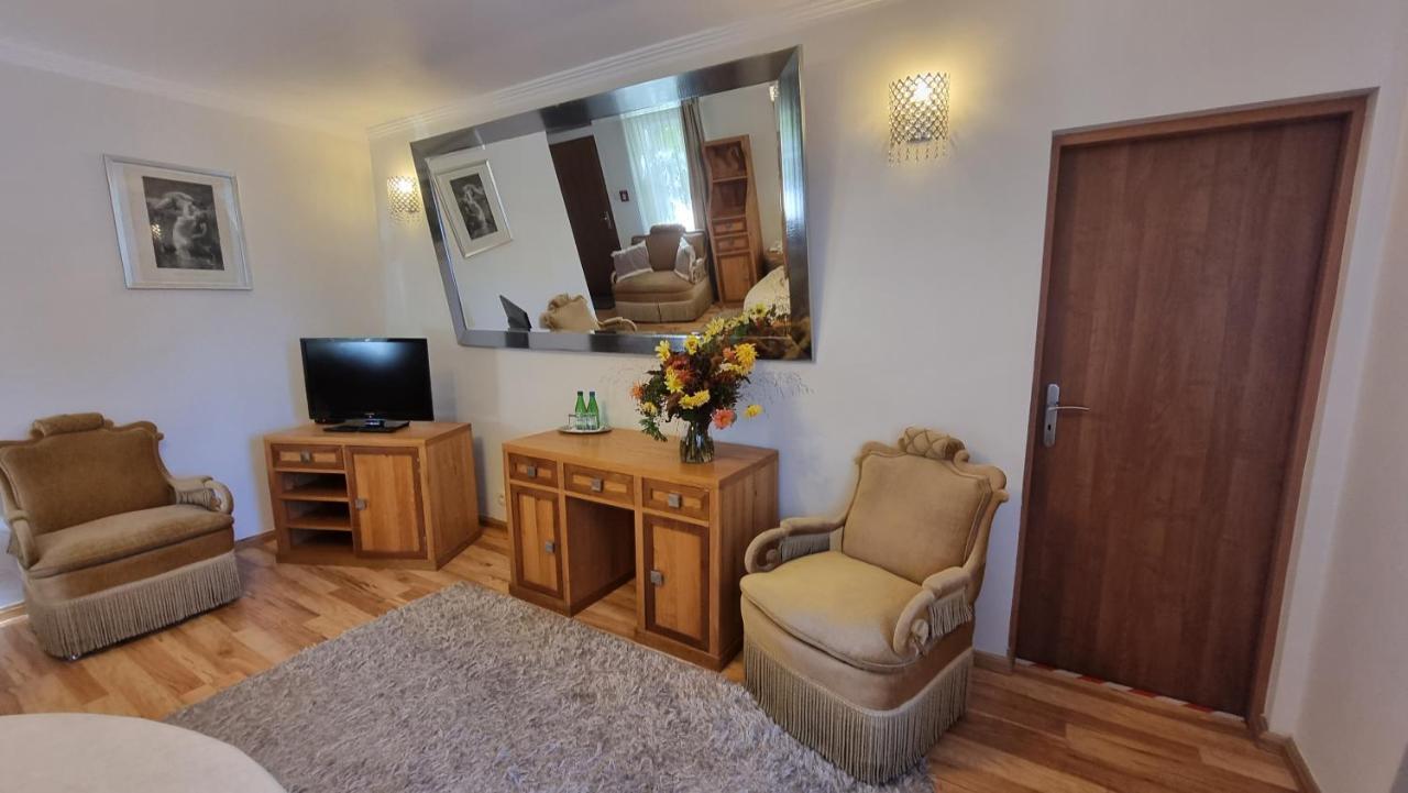 Siedem Drzew Hotel Biskupice  ภายนอก รูปภาพ